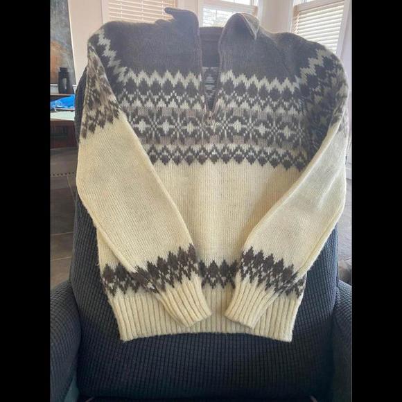 VINTAGE Thunderbird Women’s L Sweater (I would say M) in very good condition .d - Picture 1 of 5